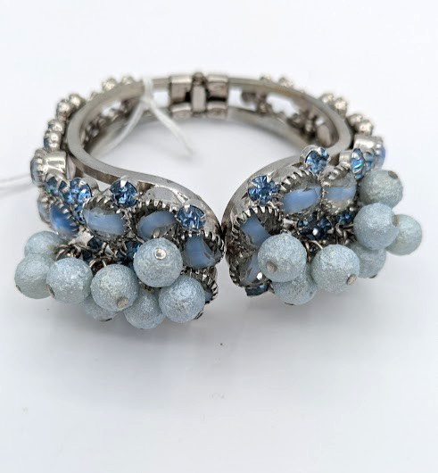 Vintage D & E JULIANA Clamper Bracelet VERIFIED Blue Givre Rhinestone Beaded