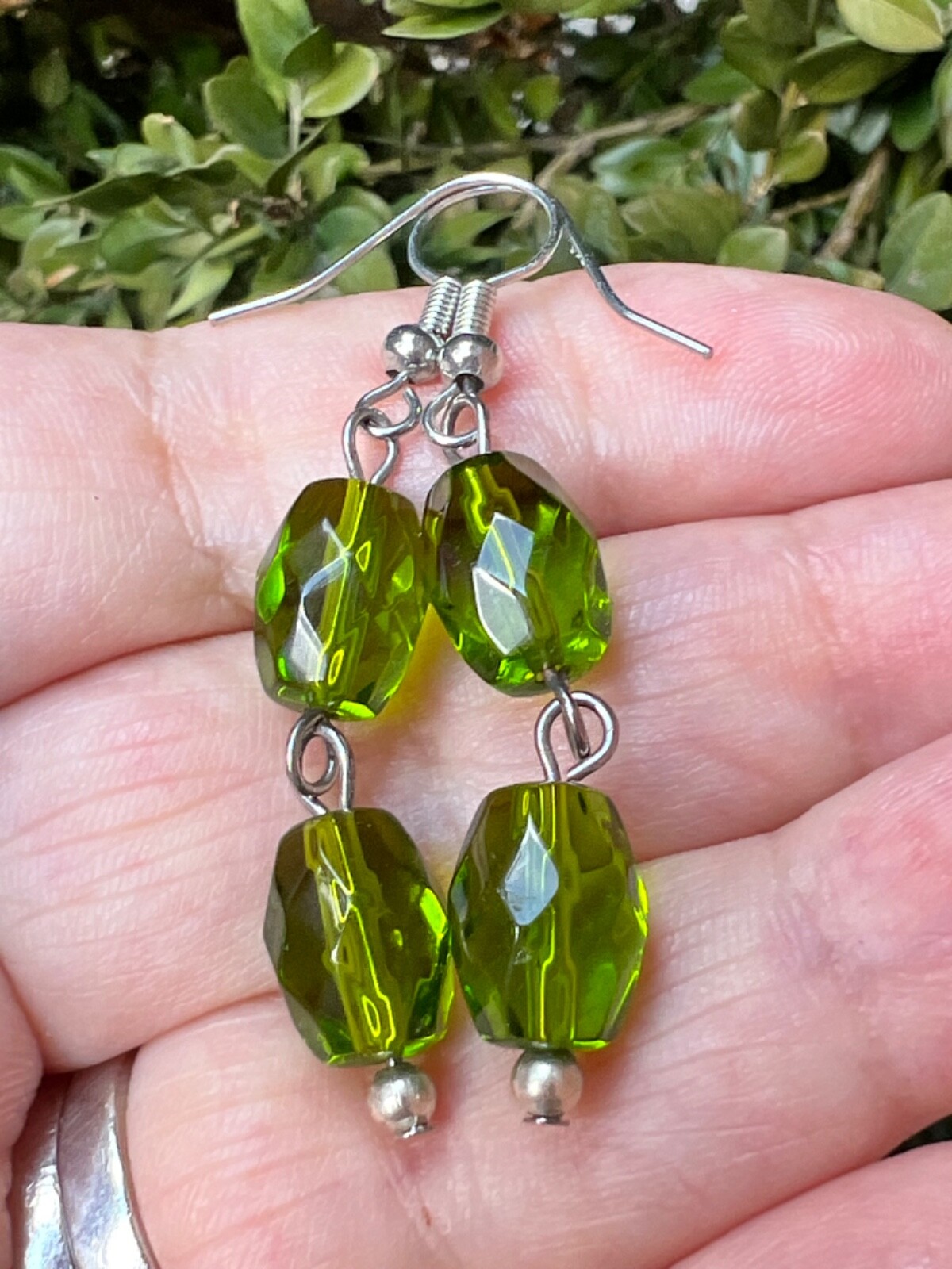 VINTAGE VIVID PERIDOT GREEN COLOR FACETED PASTE GLASS LONG DANGLE DROP EARRINGS