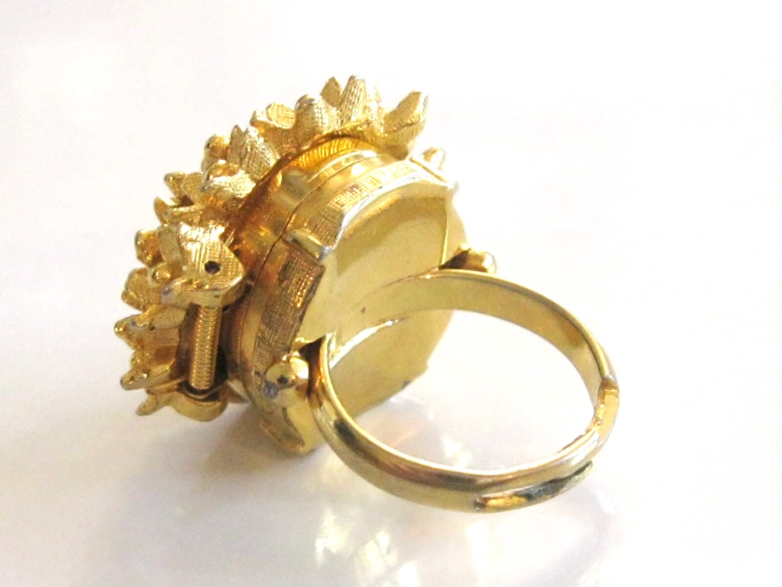 VINTAGE SAMBA MANUAL WIND WATCH RING W HINGED SPRING FORGET ME NOT FLORAL COVER