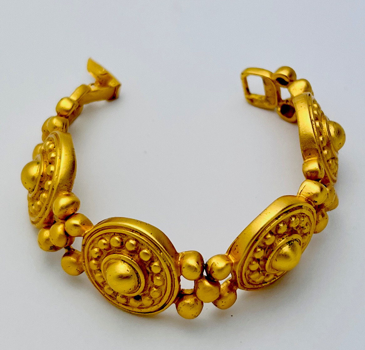 Vintage 1980-90s Matte Gold Tone Shield Link Short Bracelet 6 1/4”