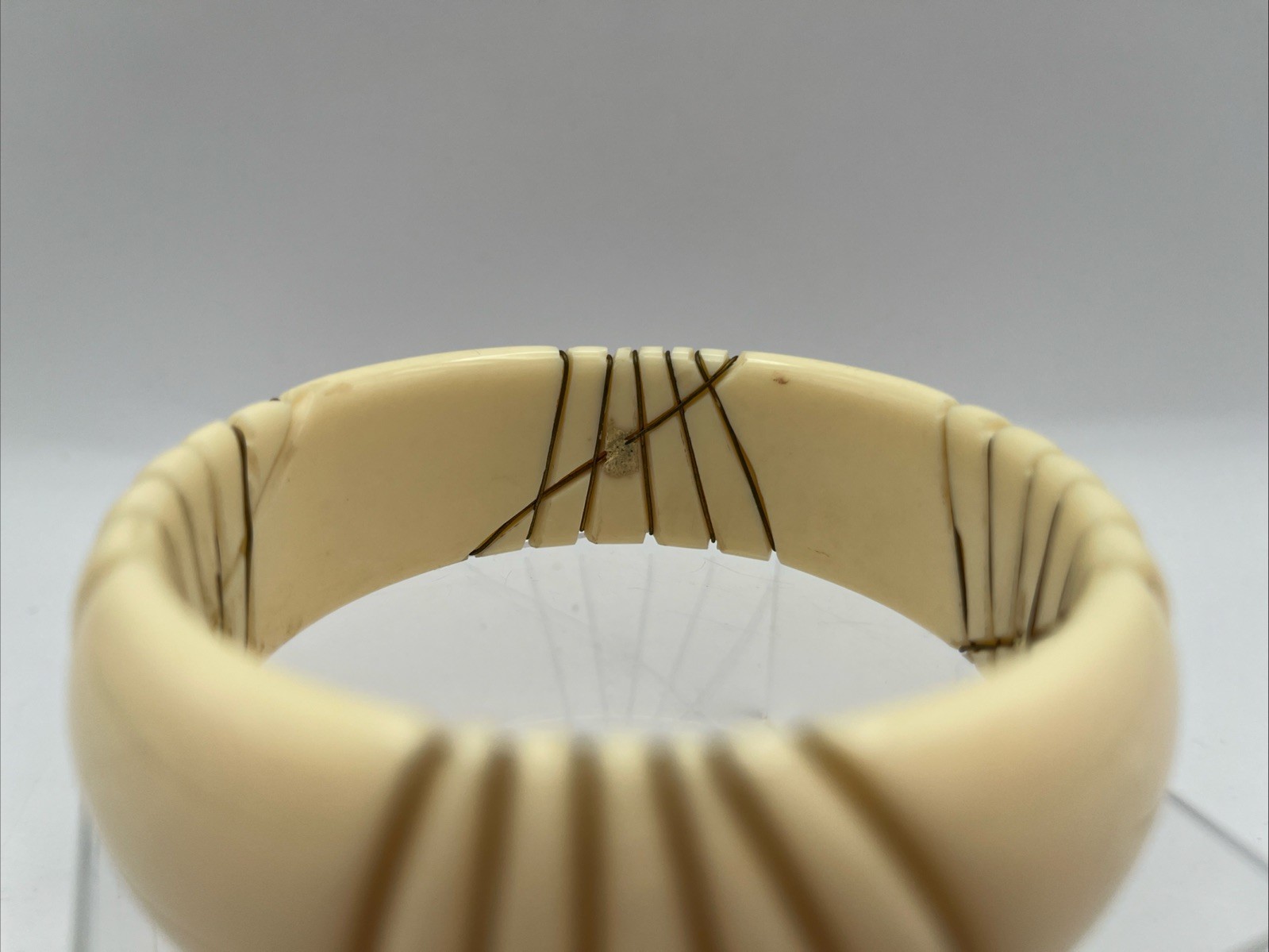 Vtg Carved Resin or Horn Ribbed Bangle Bracelet Ivory in Color with Gold Wire