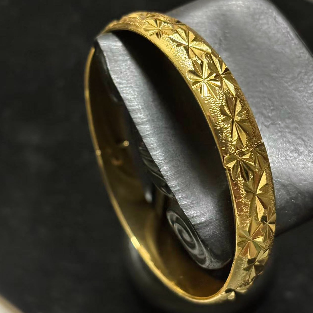 Floral Bangle Bracelet Openable Gold-wash (NOT SURE), marked’999′, 7.4 inch