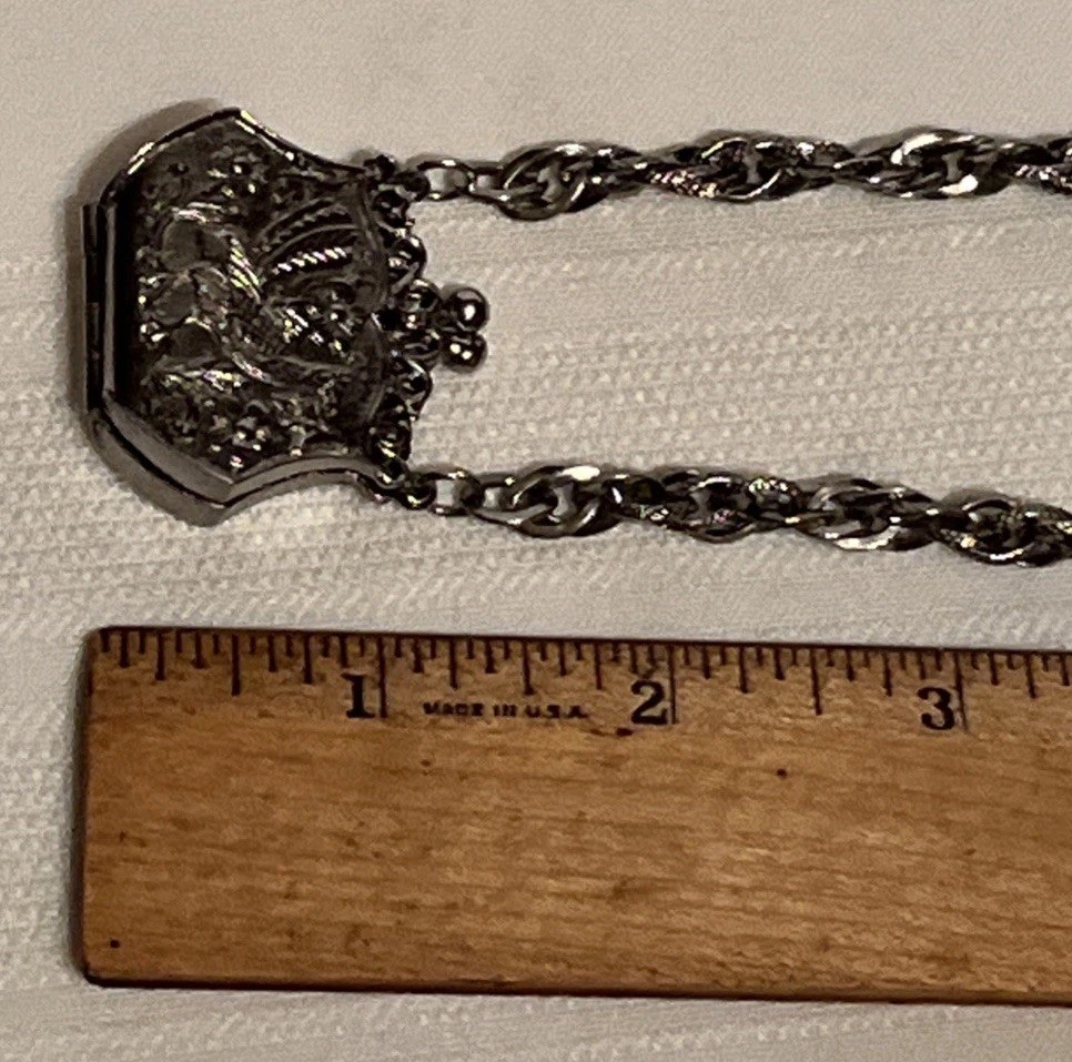 Vintage Beautiful Silver Tone Purse Locket Pendant Hinged Necklace Peacock 16.5”