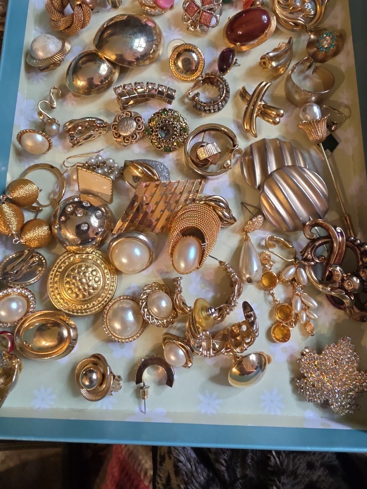 Vintage Gold Tone Earrings Lot Single Pairs Wear Junk Craft