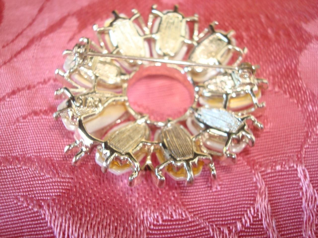 Signed STAR Vintage Silver Tone Flower Pin Brooch With White Plastic Petals KJ