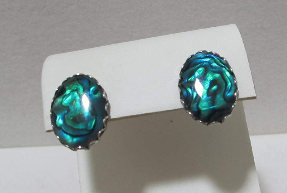 Vtg Vivid Iridescent Green Lucite (& Abalone?) Silver Tone Oval Post Pierced Ear
