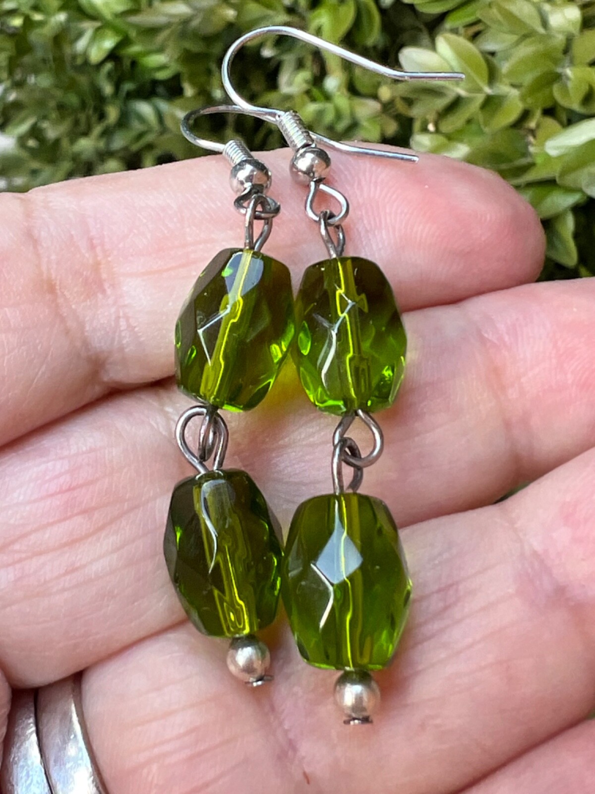 VINTAGE VIVID PERIDOT GREEN COLOR FACETED PASTE GLASS LONG DANGLE DROP EARRINGS