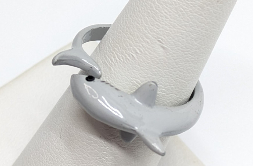 UCS LLC Cute Gray Curved Shark Sz 7 Adjustable Ring Sealife Animals