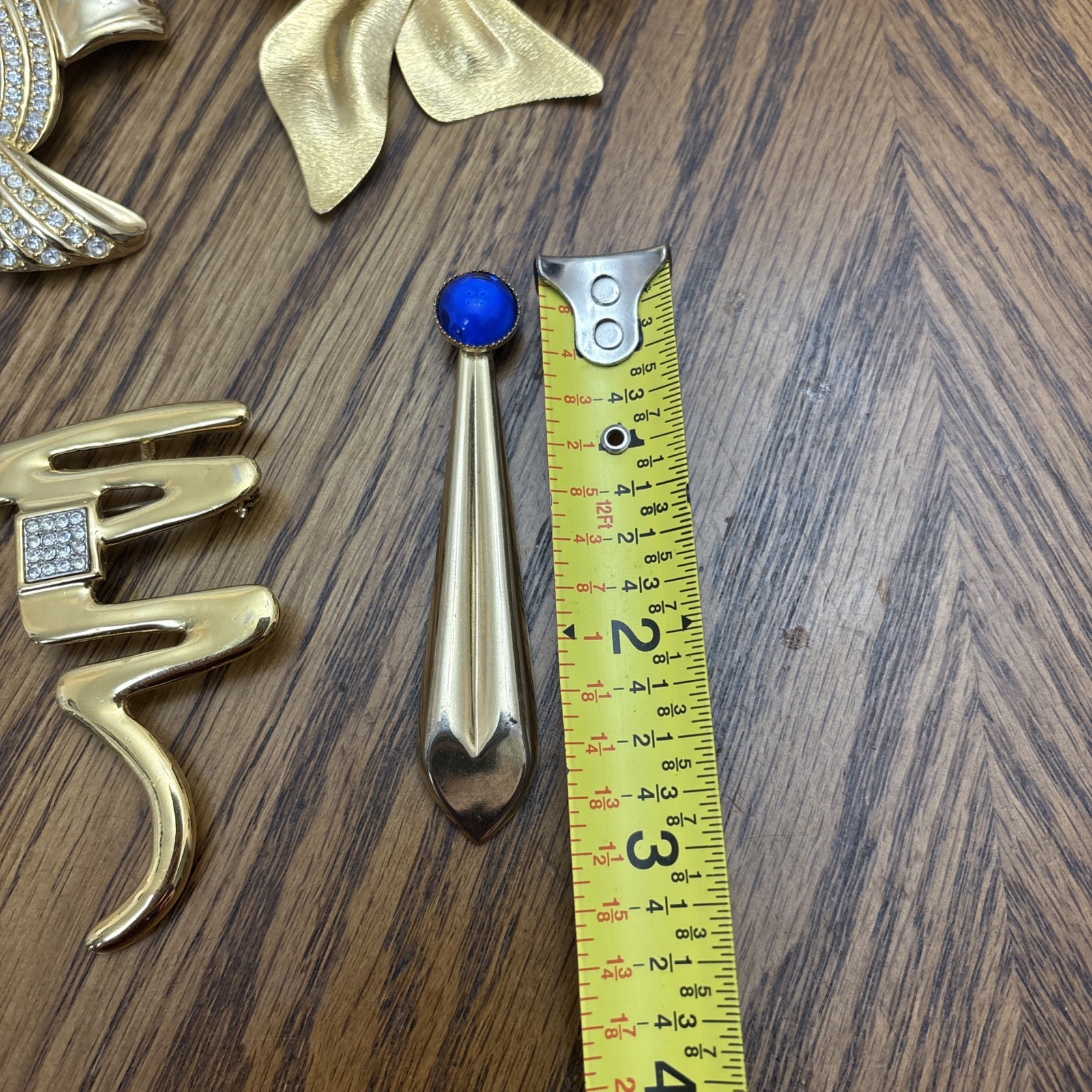 Set Of 4 Vintage Brooches Golden Tone Different Shapes
