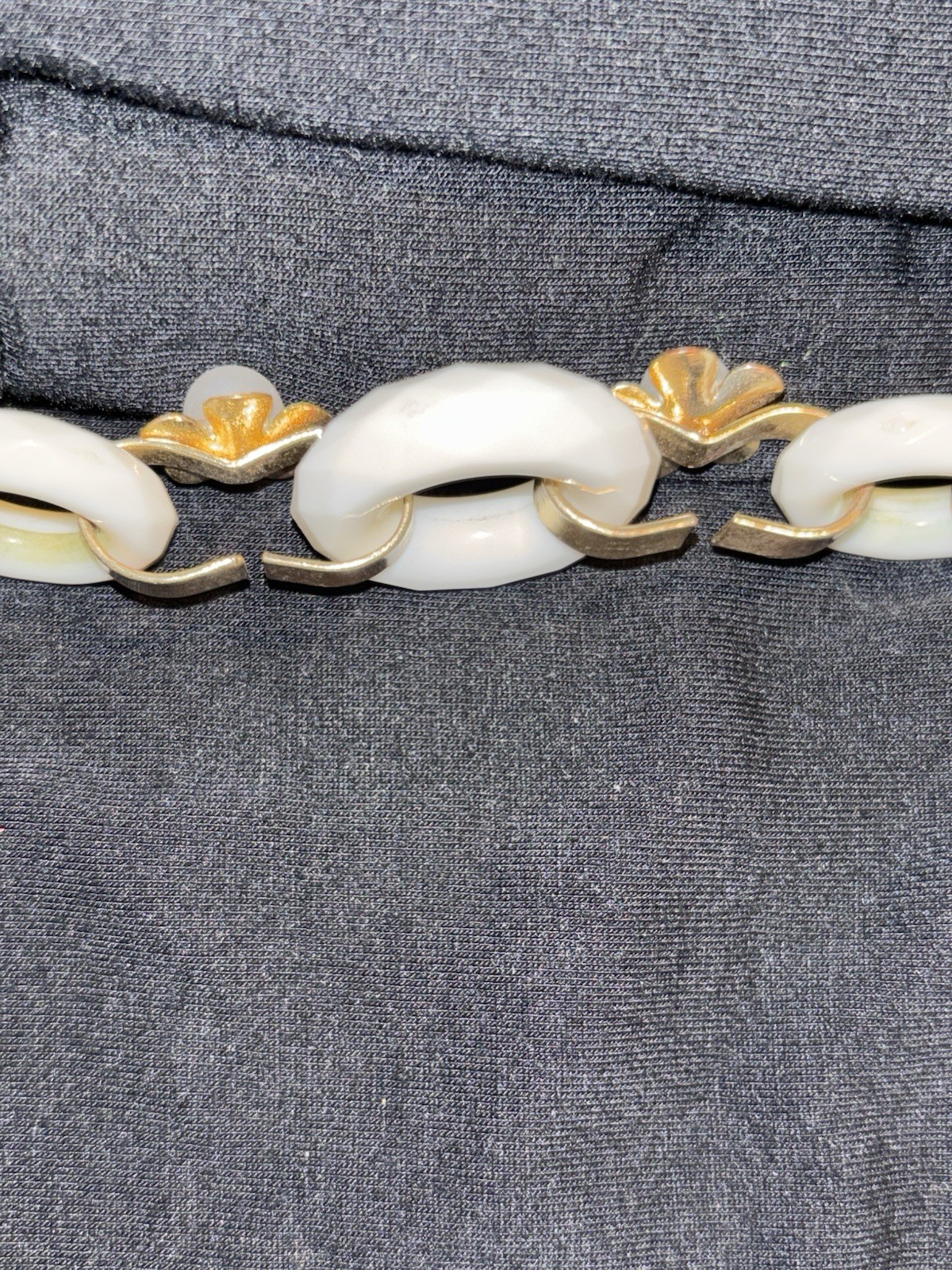1990’s Vintage White Golden Flowers Bracelet Lobster Claw Faux Pearl Jewelry