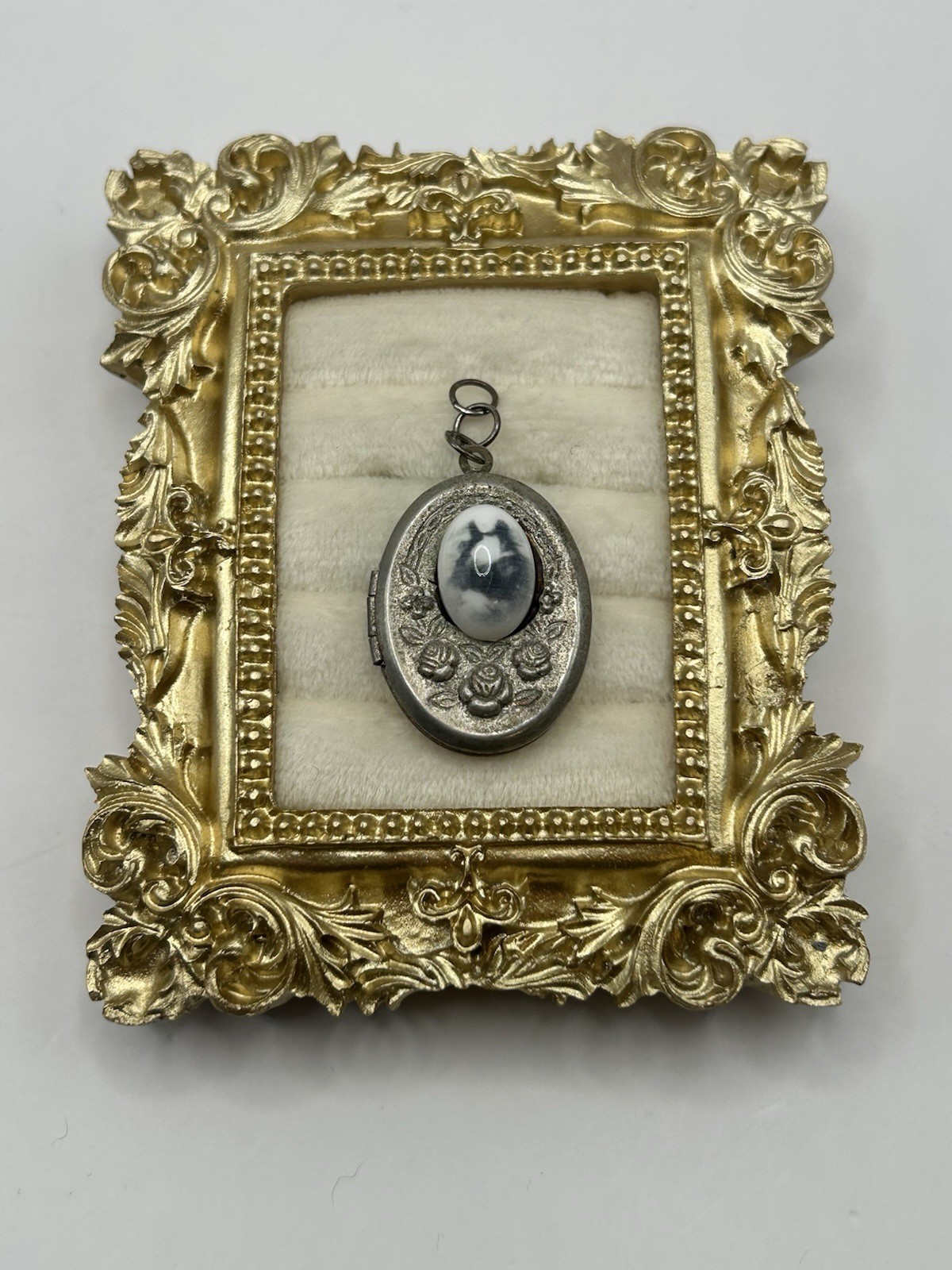 Vintage Silvertone Mona Lisa Cameo Locket Pendant Art Portrait Estate Jewelry