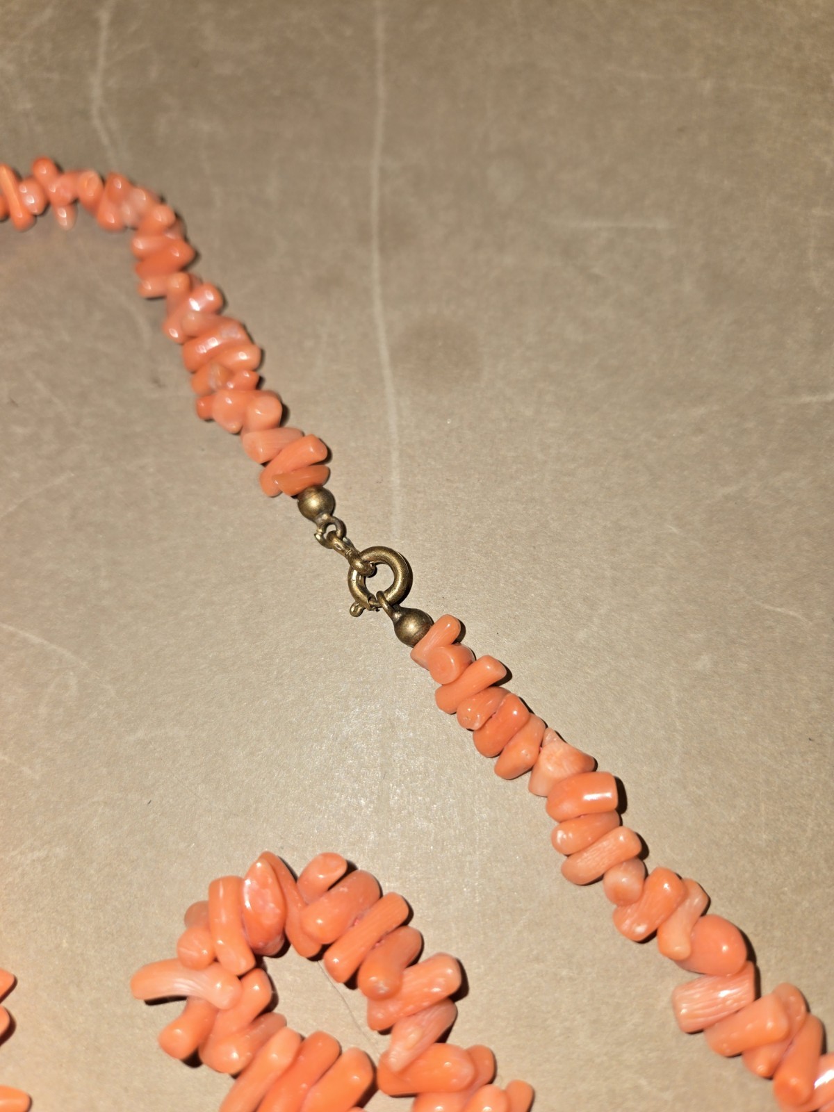 VINTAGE GRADUATED BRANCH CORAL NECKLACE 16 INCH -FREE SHIP