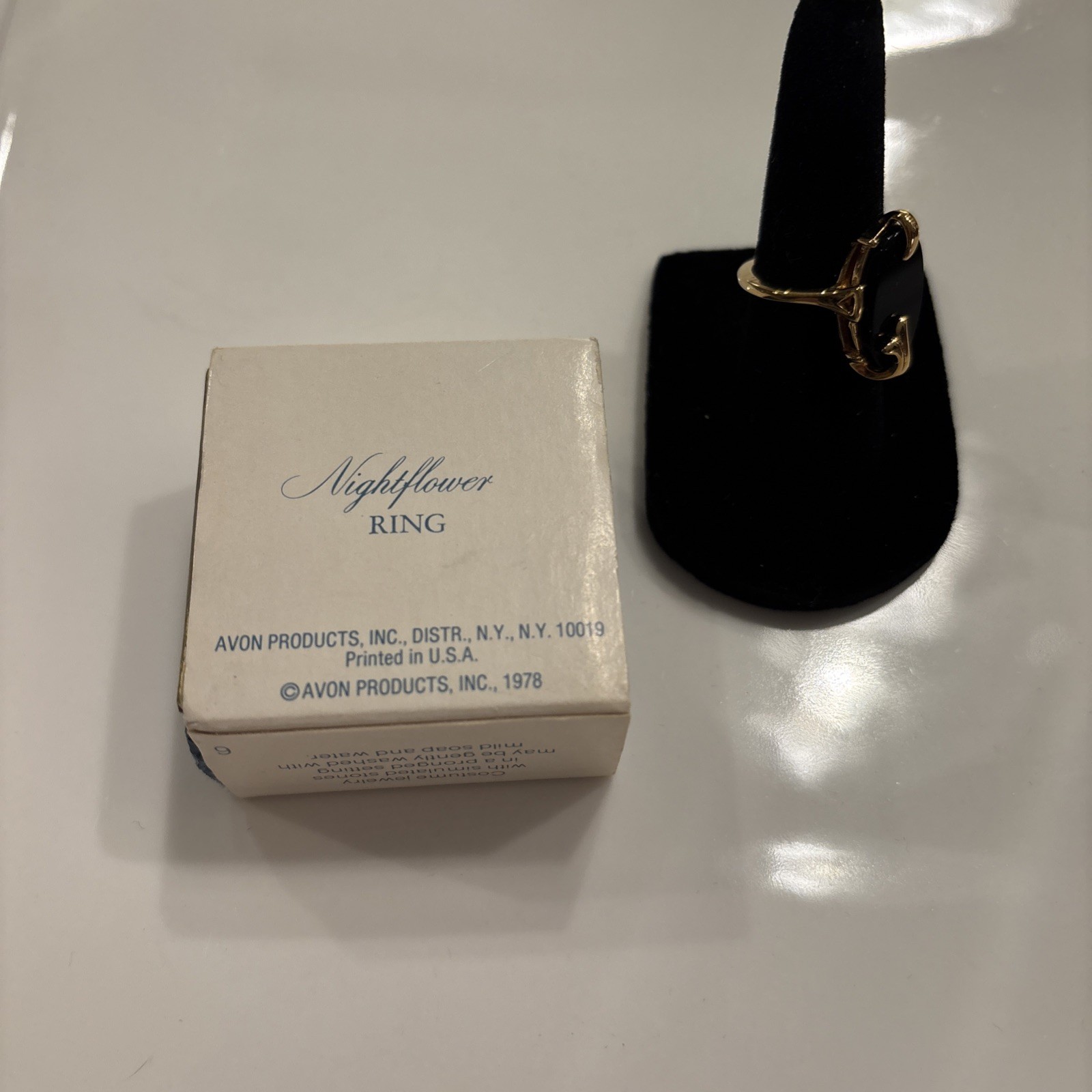 Avon Vintage Night Flower Gold Tone Oval Black Onyx Ring Size 6 – 1978