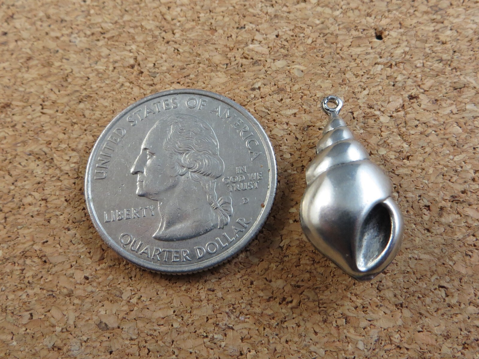 Vintage 3D Puffy Conch Sea Shell Snail Silvertone 1″ Charm Pendant #826 C