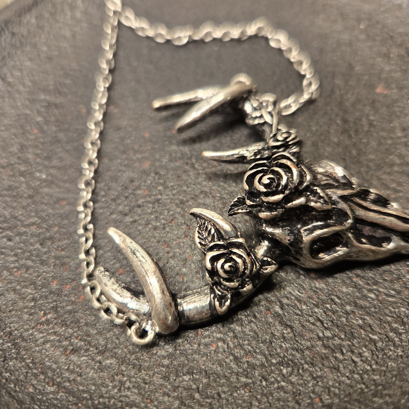 Deer Stag Skull & Roses Vintage Necklace Silvertone Jewelry Chain Link Hook 14″