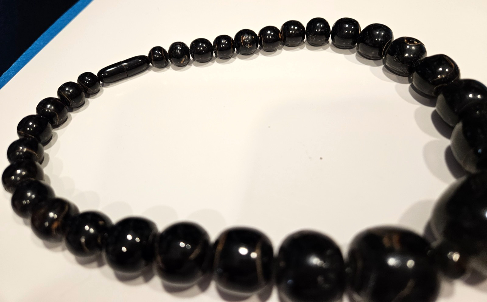 Black Coral graduated Bead Choker Necklace from Cancun, Mexico in 1980 RARE