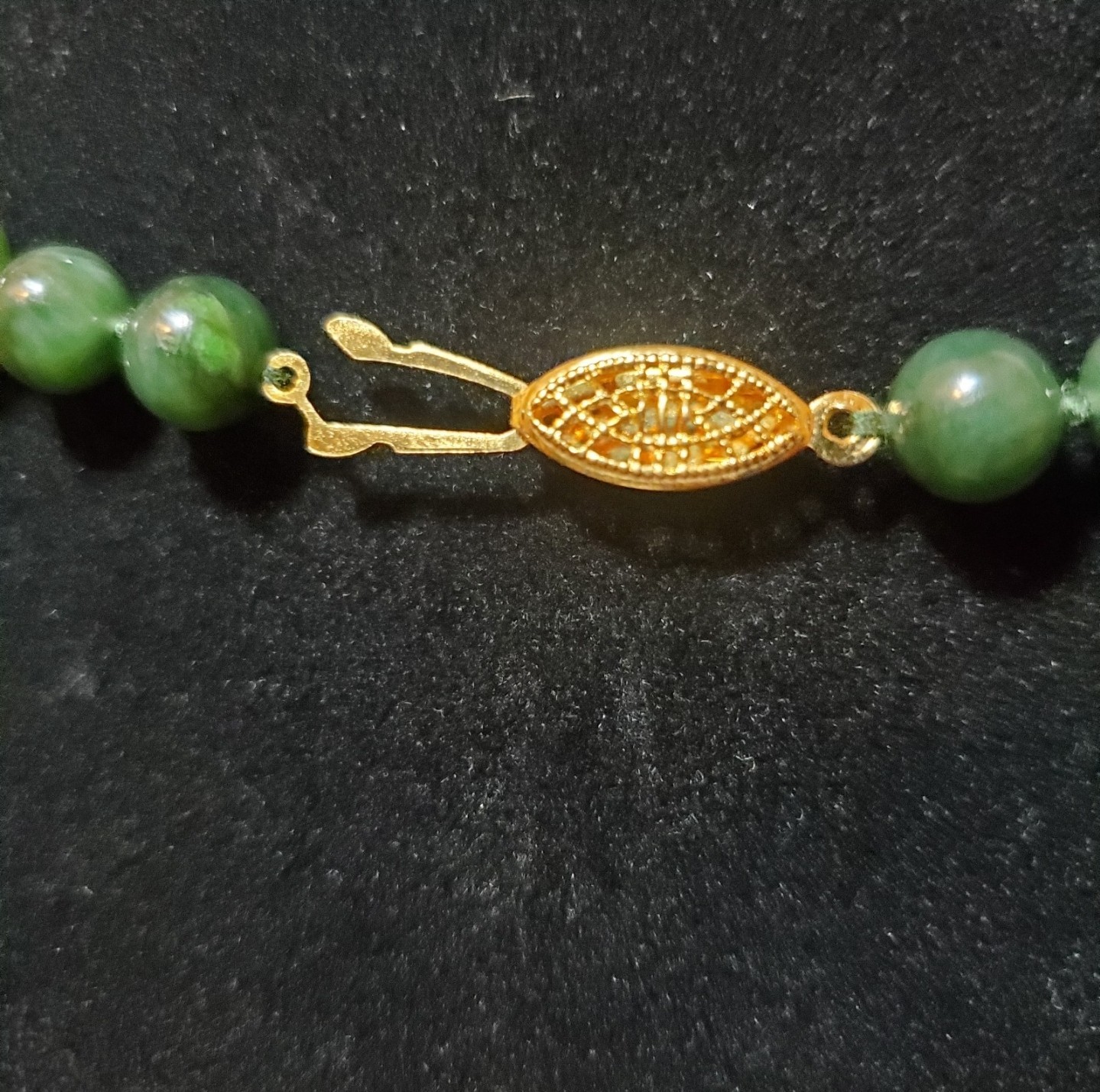 Vtg Hand-Knotted Spinach Green Nephrite Jade Beaded 18″ Fishhook Clasp Necklace