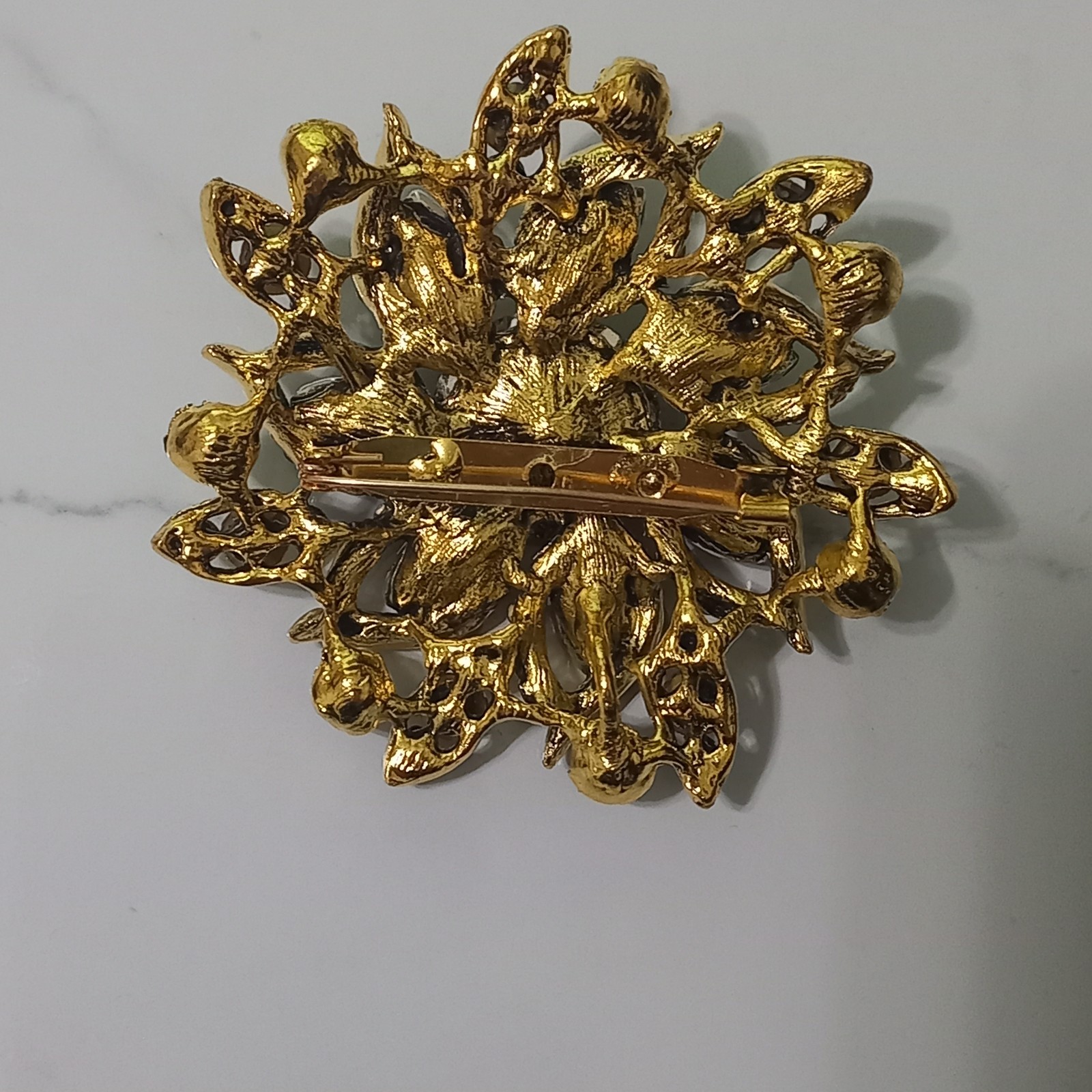 Vintage Amber Topaz Rhinestone Flower Brooch Unsigned 1960s-1980s Gold Tone Pin