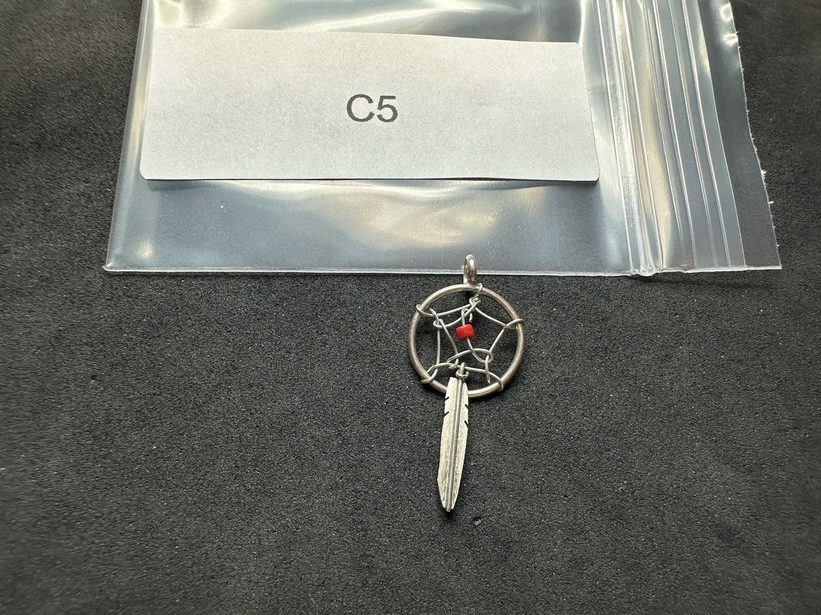 0.85g Vintage Sterling Silver 925 Dreamcatcher Feather Red Bead Pendant M