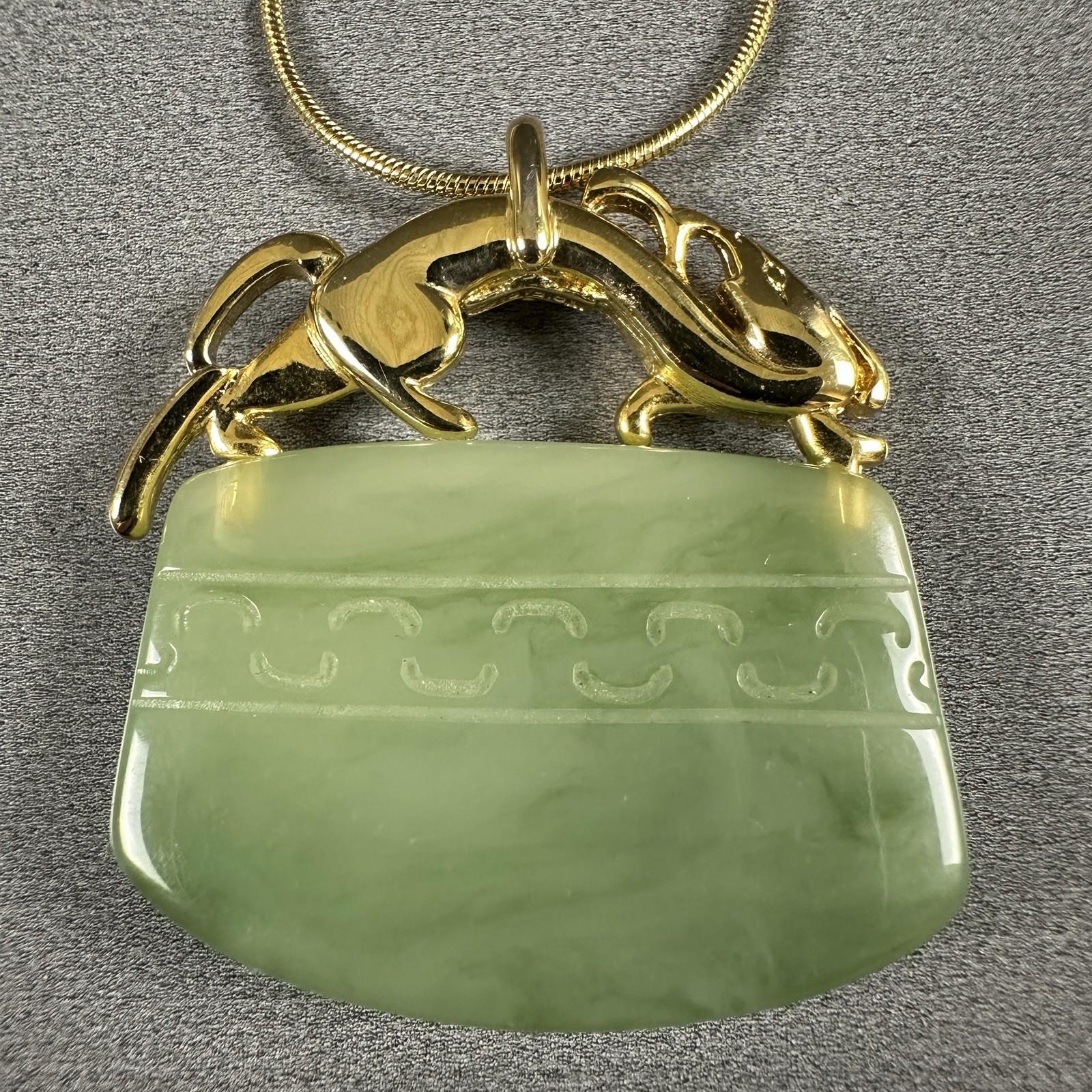 Vintage Necklace Pendant Green Acrylic Gold Tone Panther Cat 30″ Purse