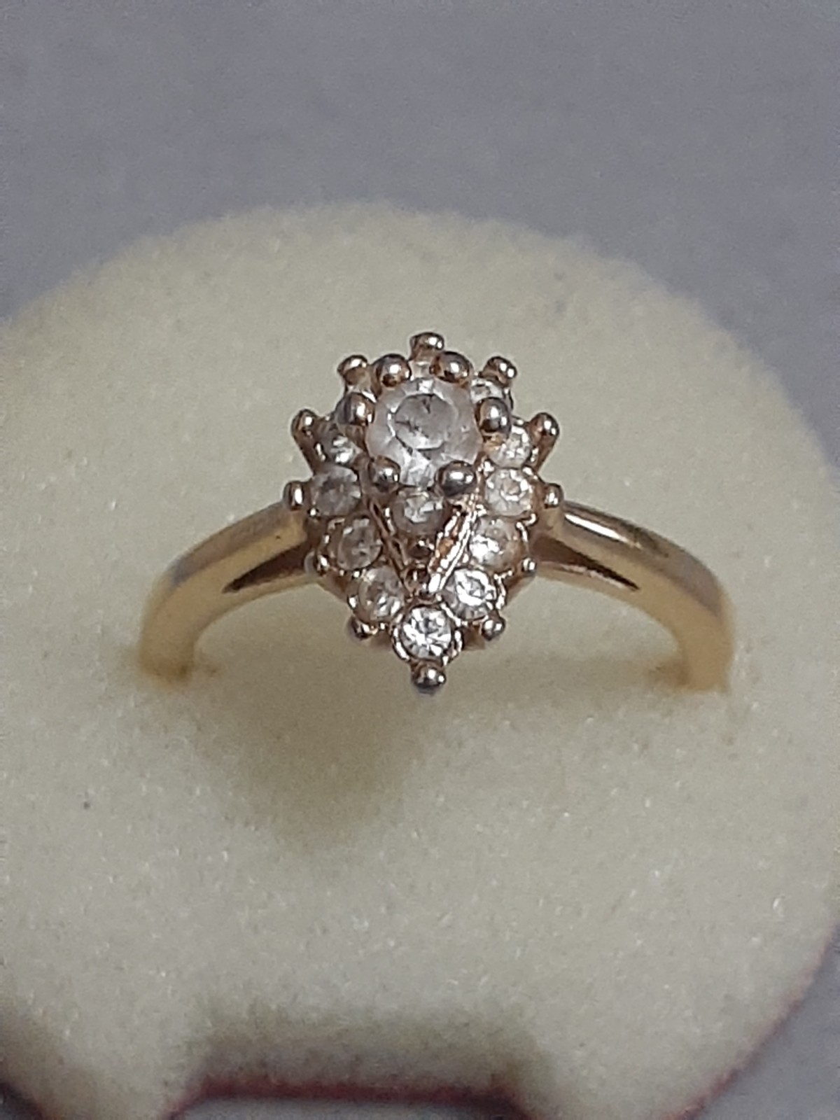 18K HGE prong set clear stone cluster ring, rosette, teardrop shape. Size 6