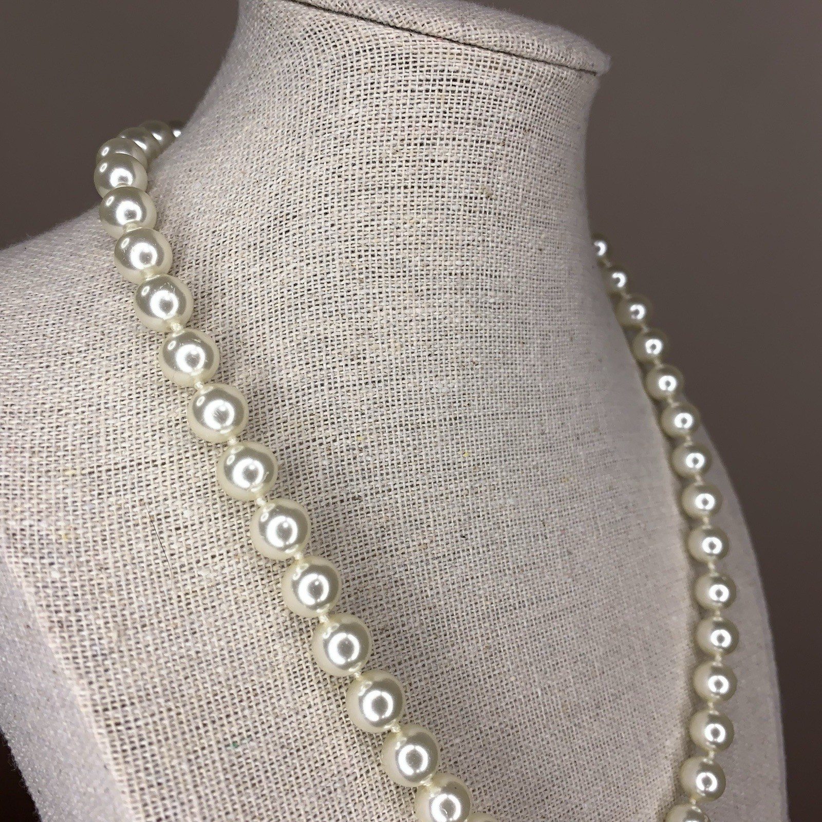 Vintage Ivory Gold Ornate Clasp Faux Pearl Necklace Wedding Formal Event Gift