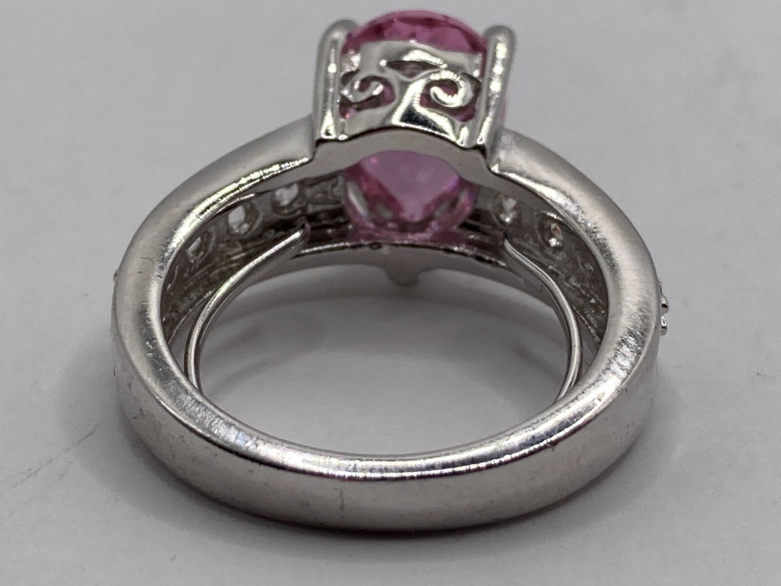 Vintage Pink Pear-Shape Stone in Sparkly Silvertone Ring (Size 7)