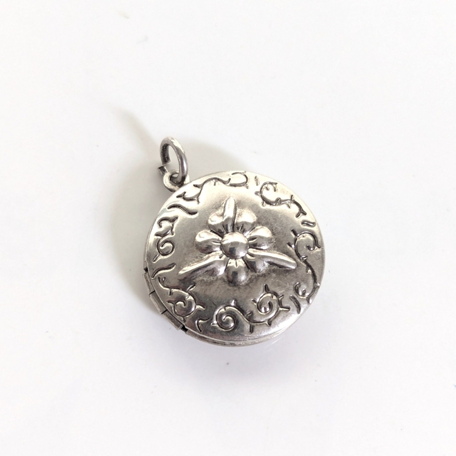 Vintage Estate Silver Tone Victorian Inspired Floral Locket Necklace Pendant
