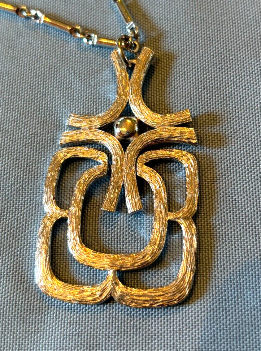 Sweet Vintage Mod Silver Tone Articulated Pendant Necklace w Bar Link Chain