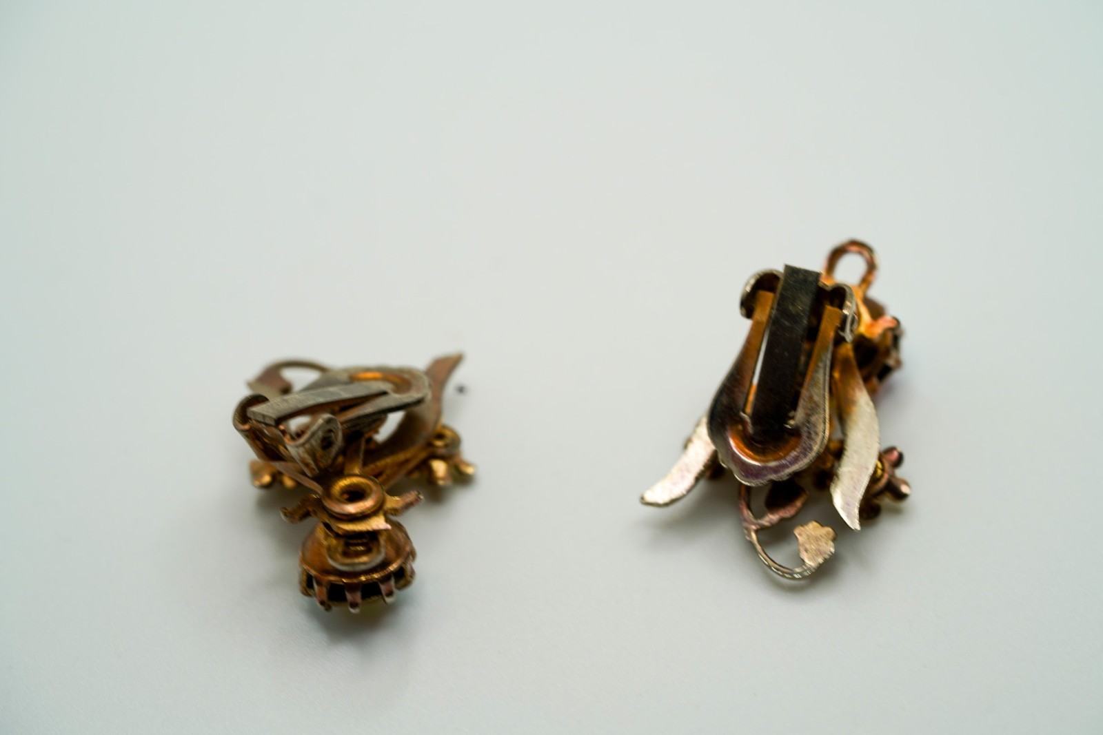 Vintage 2.5cm Iridescent Rhinestone Flower Clip Earrings EB1