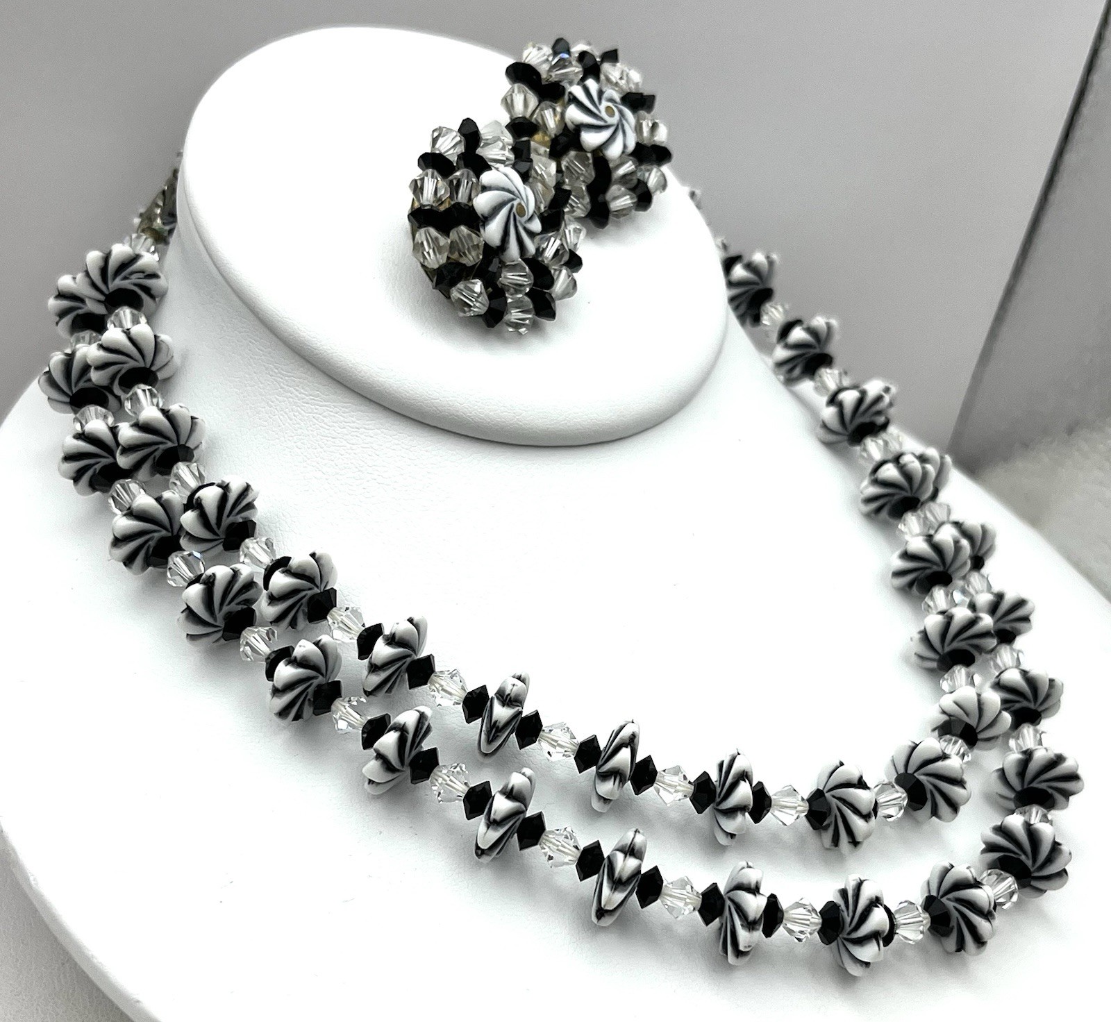 Vintage WHITE & BLACK Plastic FLOWER Two Strand Necklace & Earrings SWIRLY