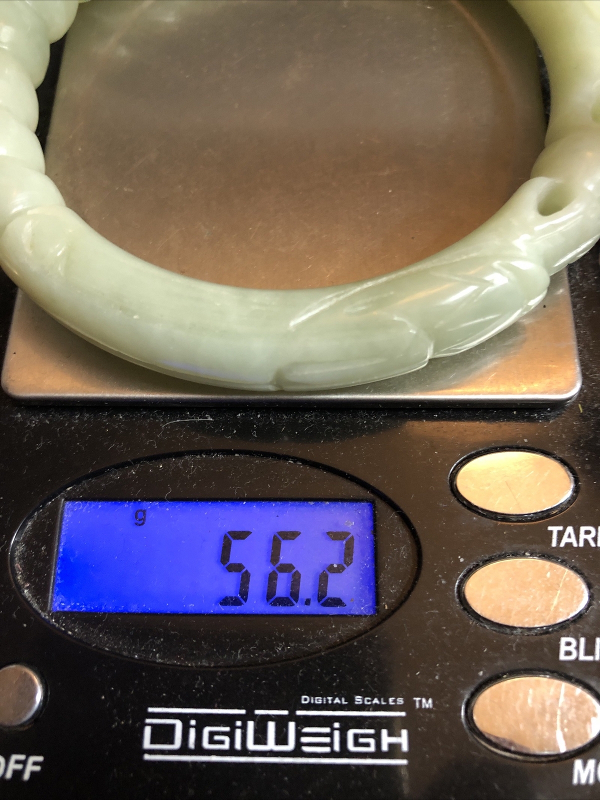 5.Metropolitan Museum Of Art Light Green JADE stone Bangle Bracelet 56.2g,7 1/4″