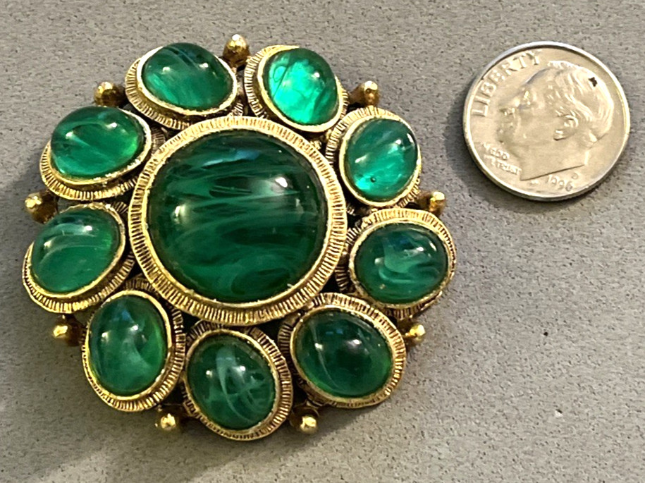Vintage & Mint WEISS Green Gripoix Glass Cabochon Gold Tone Pin Brooch