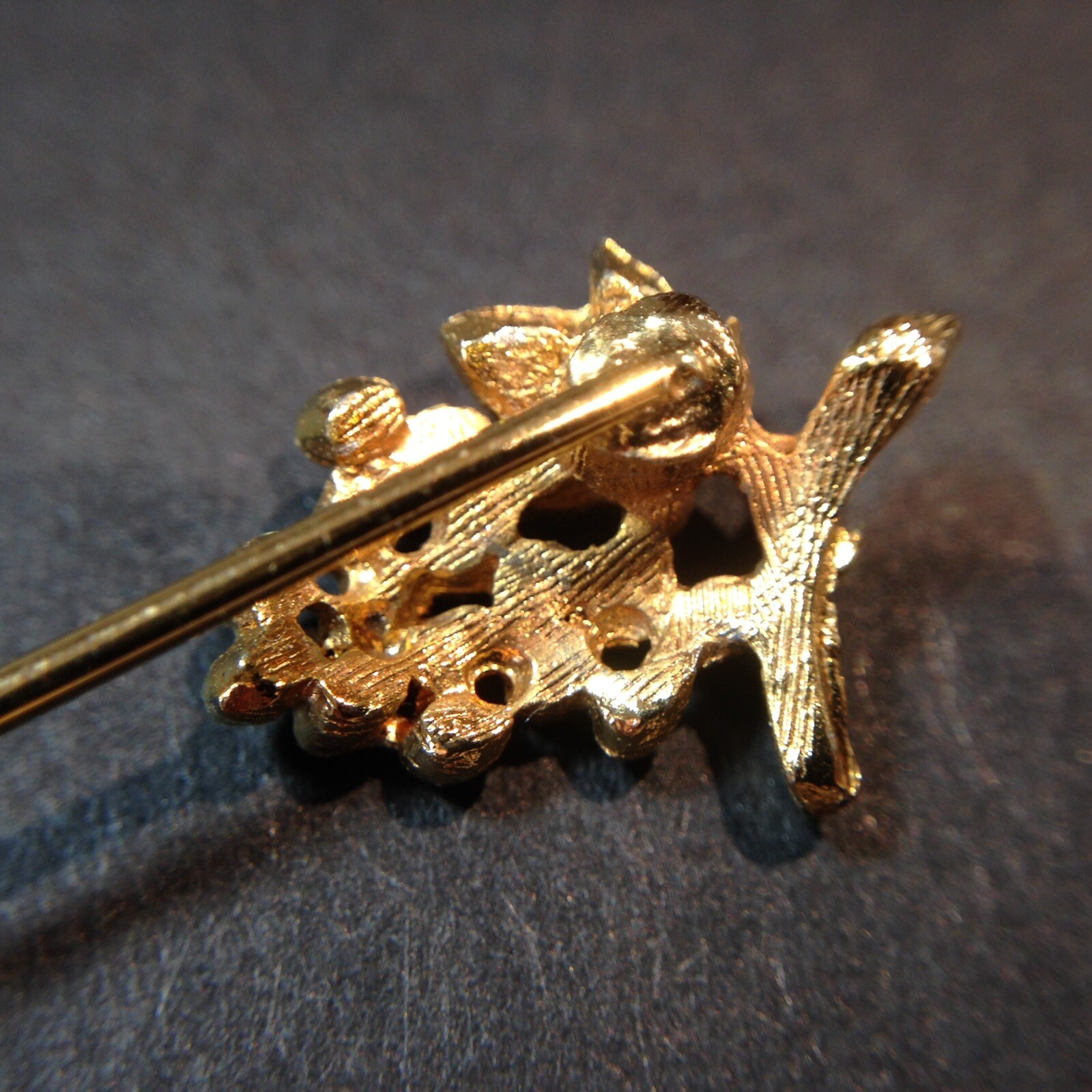 Vintage Stick Pin Grapes Cluster Bunch Of Grapes Goldtone 2″