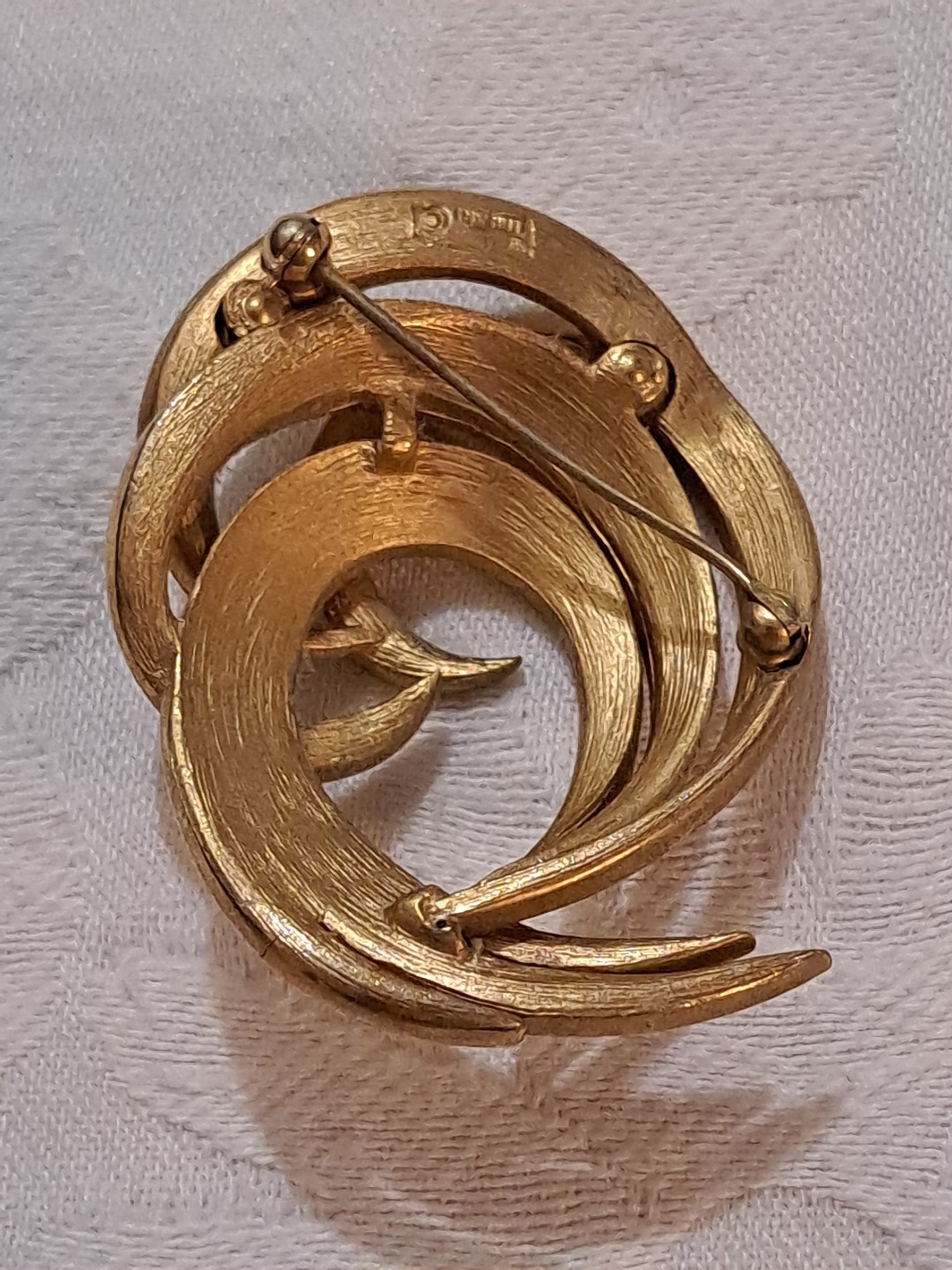 Vintage Crown TRIFARI Two Tone Finish Gold Tone Swirl Brooch