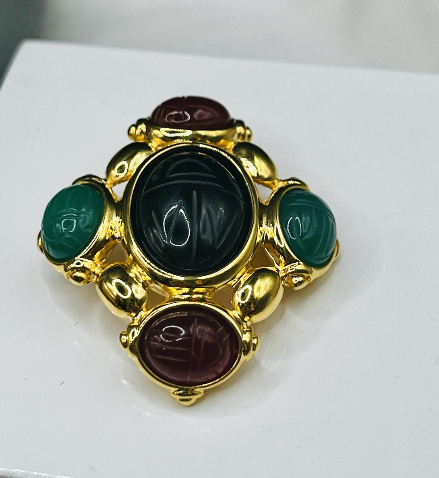 VTG. EGYPTIAN Style multicolor Carved SCARAB Glass Stone GoldTone BROOCH PENDANT