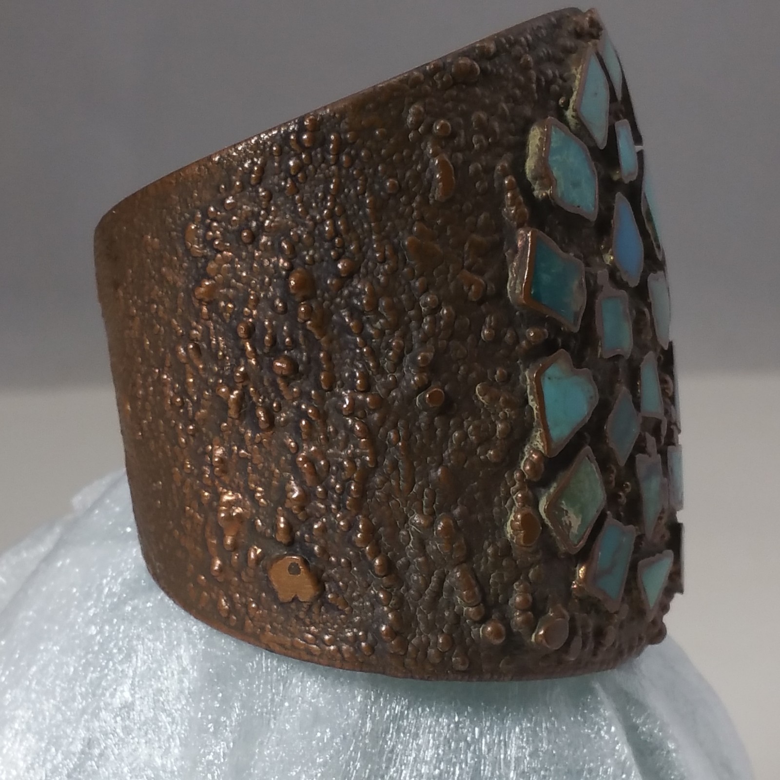 Solid Copper Vintage Bell Trading Post Turquoise Corinthian Cuff Bracelet 2 3/8″