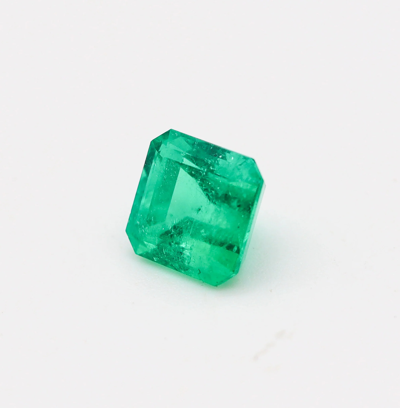 GIA CERTIFIED Colombian Emerald Square Shape Vivid Green 3.28 Carats