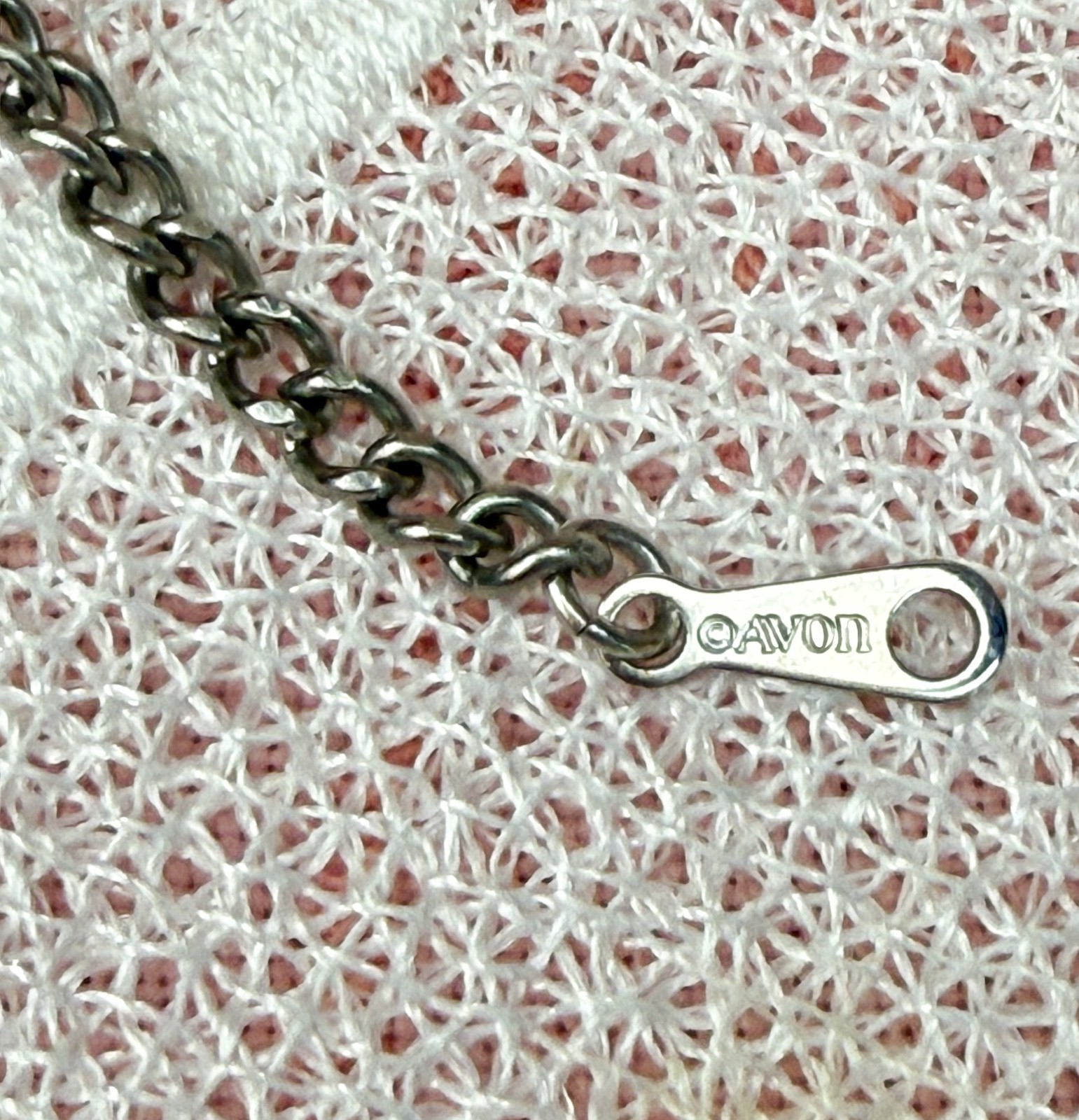 Vintage 1978 AVON Men’s 18″ 2-Tone Silver & Gold Tomahawk Axe Necklace