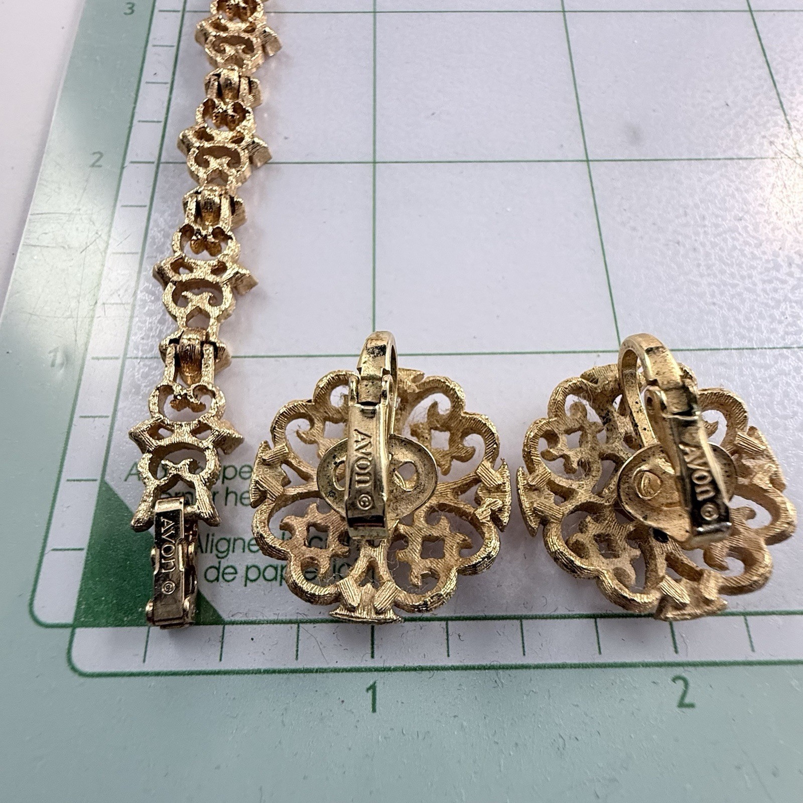 Vintage AVON 1971 Precious Pretenders Clip on Earrings & Bracelet 7.25″