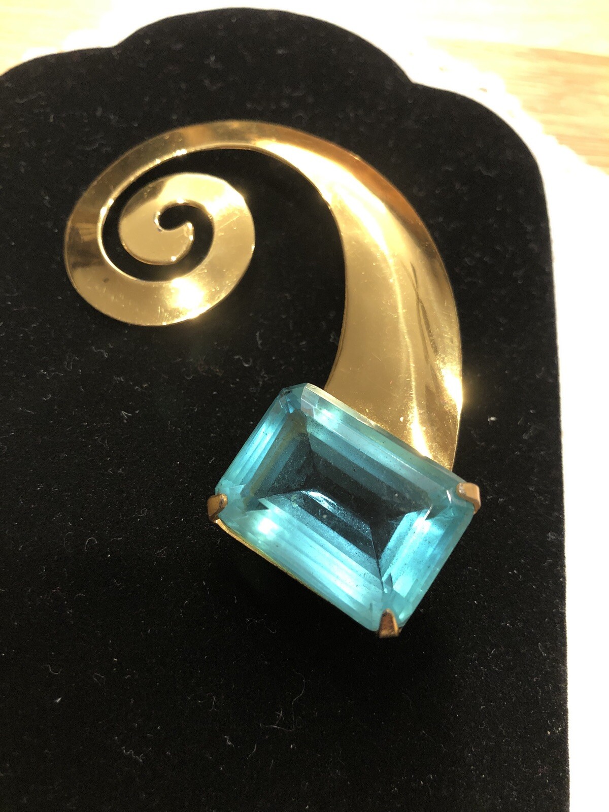 SIGNED CORO VERMEIL/STERLING LARGE AQUA RHINESTONE SWIRL BROOCH- MINTY CONDITION