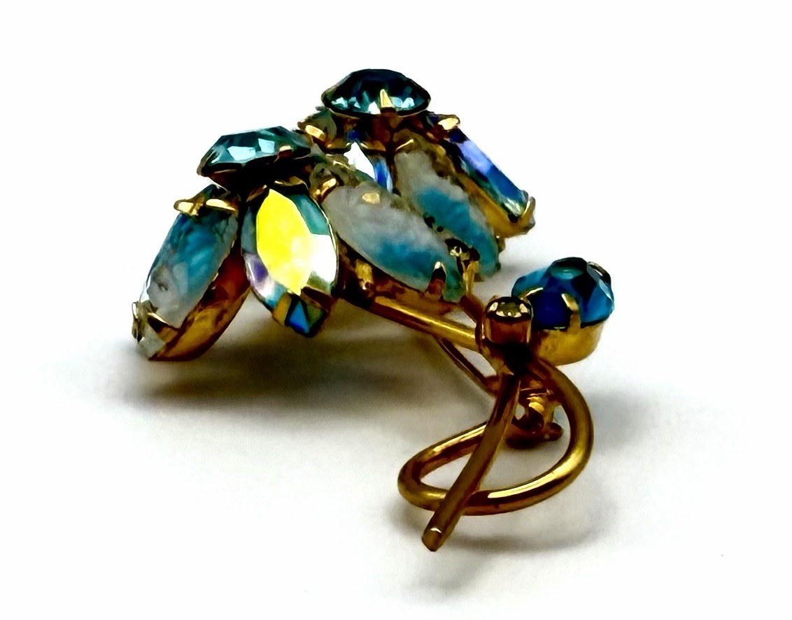 Vintage Blue Aqua Aurora Borealis Rhinestone Flower Brooch Pin Gold Tone MCM