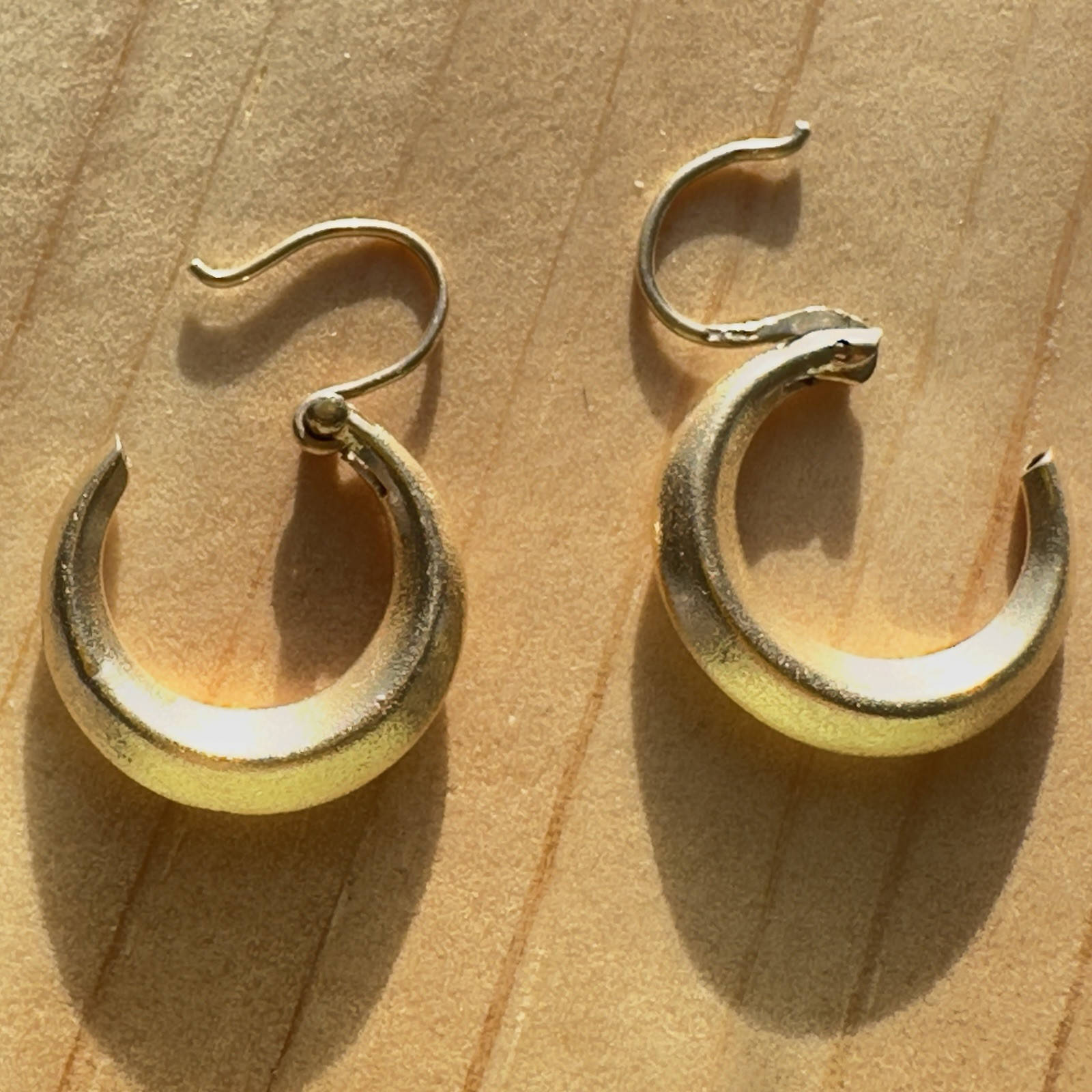 VINTAGE 14K YELLOW GOLD SMALL HOOP EARRINGS 1.53 GRAMS