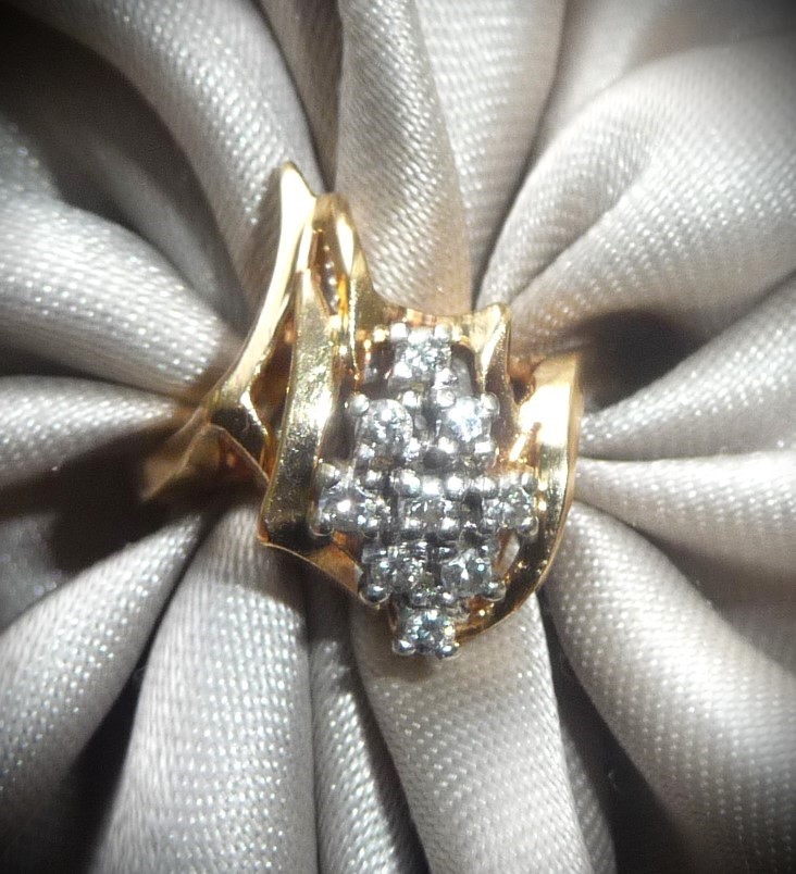 GORGEOUS ESTATE VINTAGE DESIGNER VR 14K YELLOW GOLD DIAMOND CLUSTER RING!
