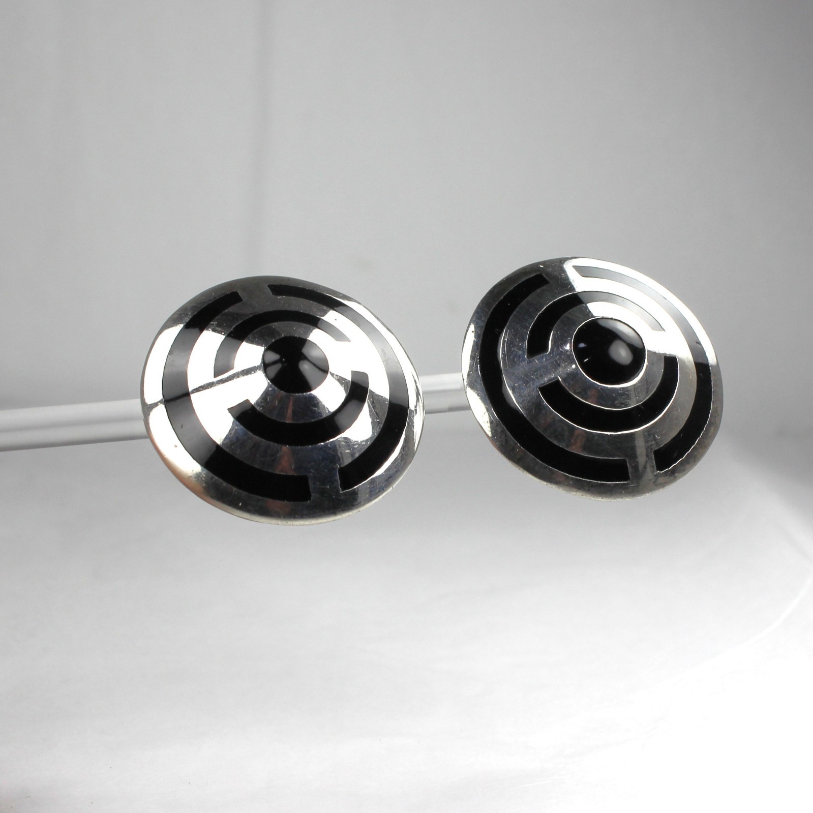 Vintage MCM Taxco Sterling Onyx Earrings Domed Cone Clip-on TC-243 1.5″ 21.4g
