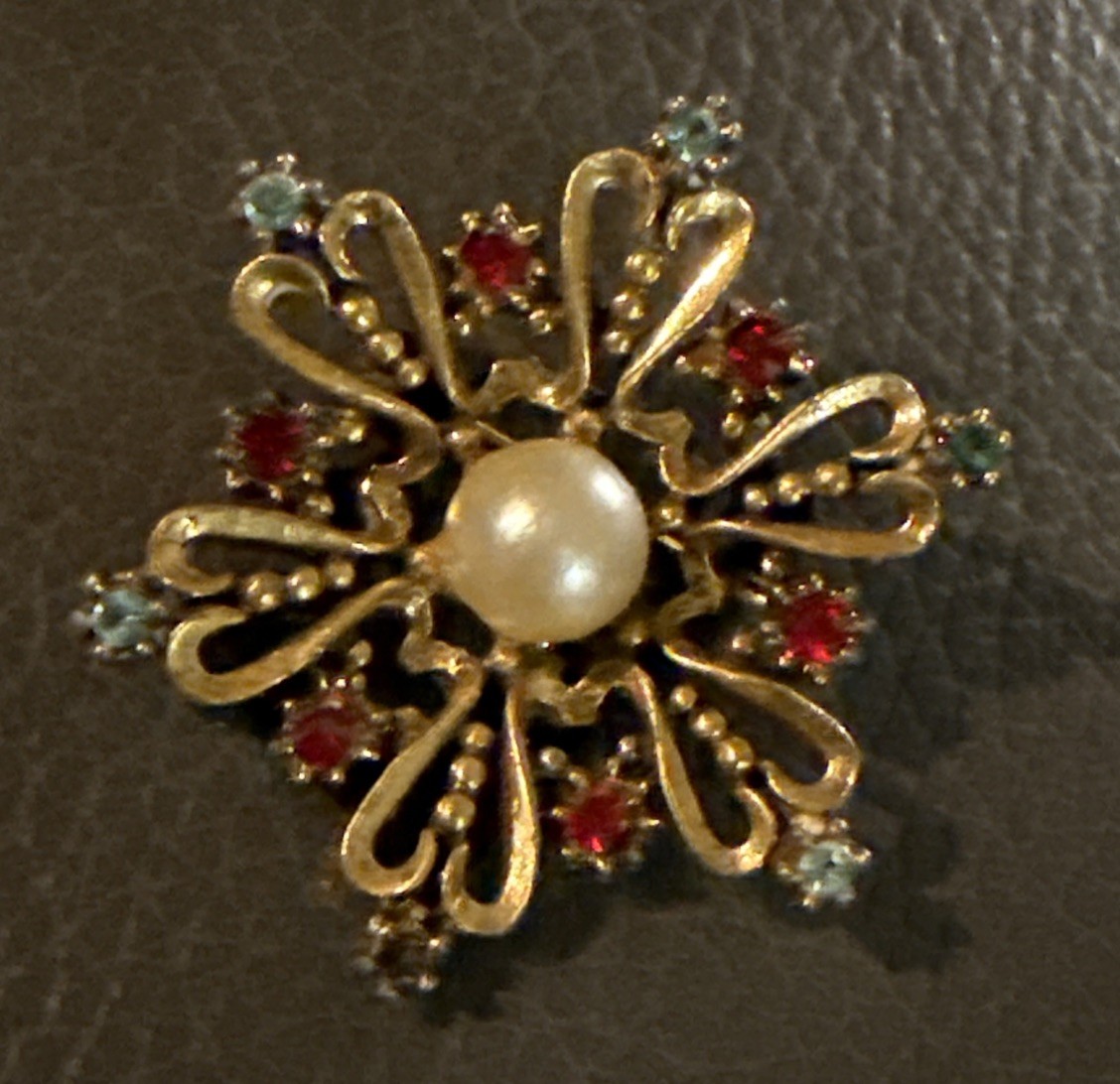 Vintage Small Goldtone Starburst Faux Pearl & Color Stones Red Lt Blue Yellow