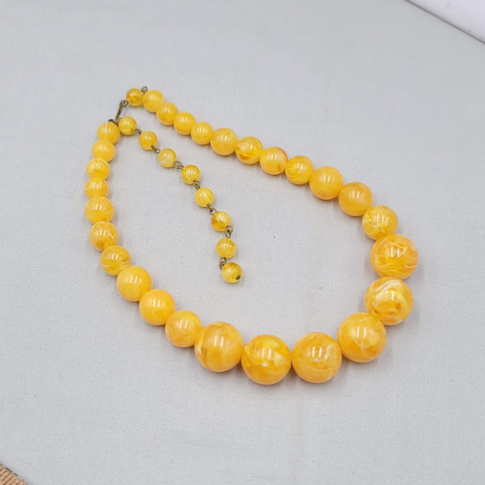 Vintage Marbled Yellow Bead Necklace Pin-Up Retro Costume 15″-18″