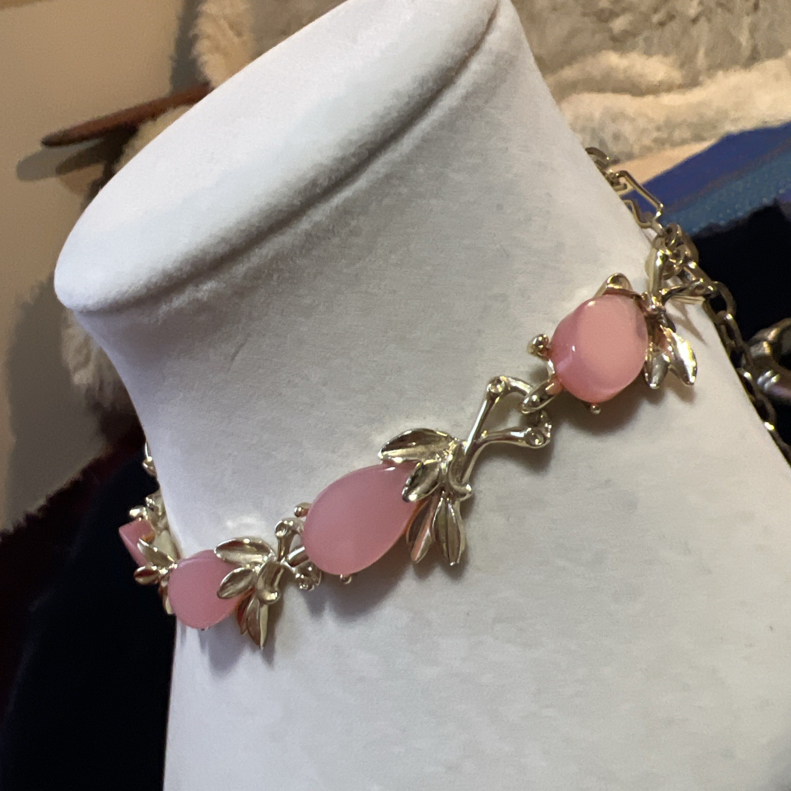 Vtg Pink Moonglow Lucite Thermoset Gold Tone Choker Necklace 15-17”