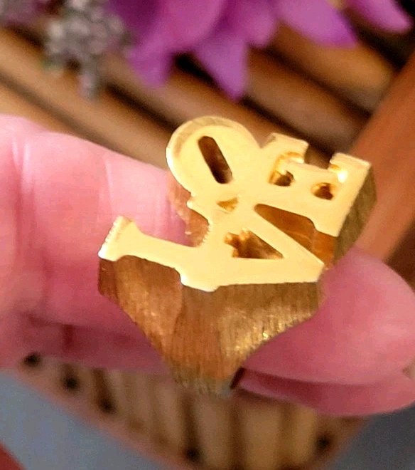 Robert Indiana LOVE Ring Design Pop Art Goldtone Over Brass Size 7.25 Vintage
