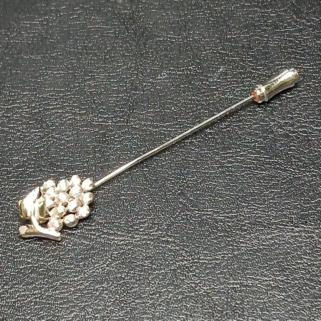 Vintage CROWN TRIFARI Bunch Of Grapes Stick Pin. 11/391